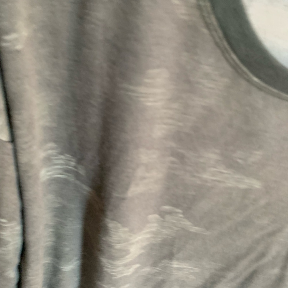 Avia camo  and green sweat shirt - Picture 3 of 5